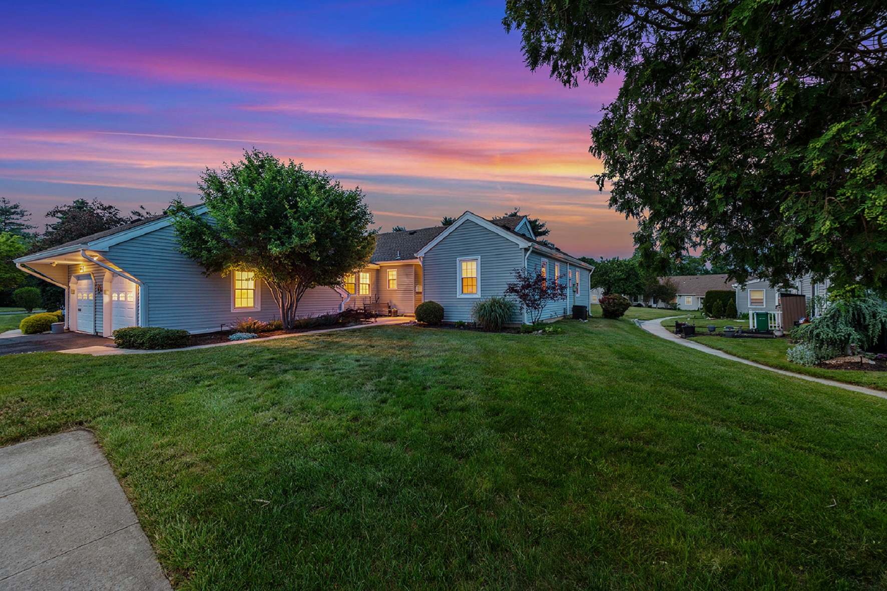 Spacious end-unit ranch home in The Villages of Howell Township featuring a modern kitchen with granite countertops, center island, crown-molded cabinetry, and coffee bar, along with a bright den, private patio, and one-level living in a resort-style adult community.
